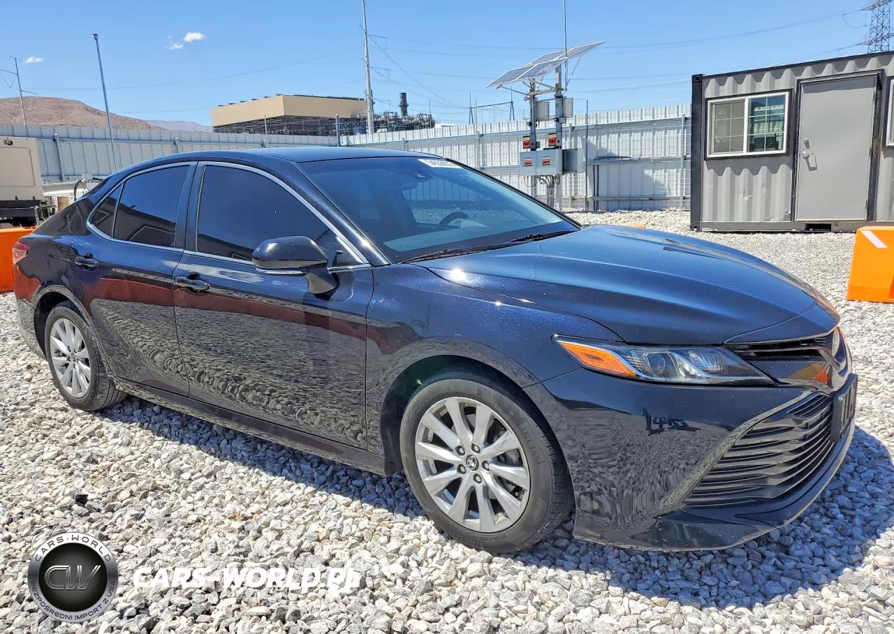 2018 Toyota Camry Le VIN:JTNB11HK9J3000396 - 4