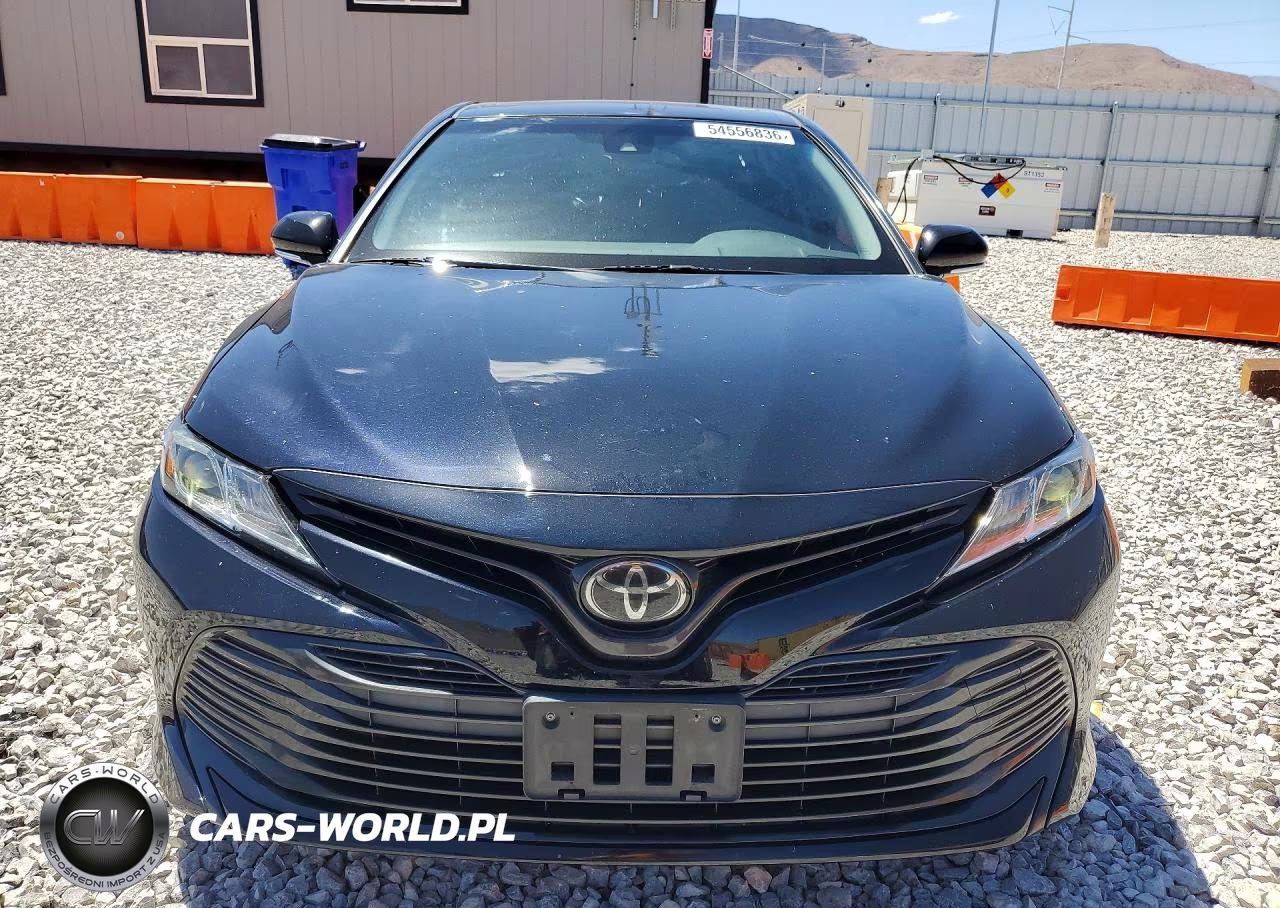 2018 Toyota Camry Le VIN:JTNB11HK9J3000396 - 5