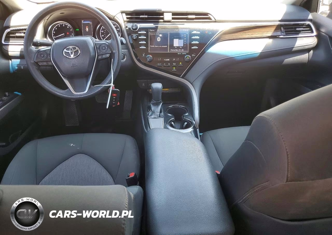 2018 Toyota Camry Le VIN:JTNB11HK9J3000396 - 8