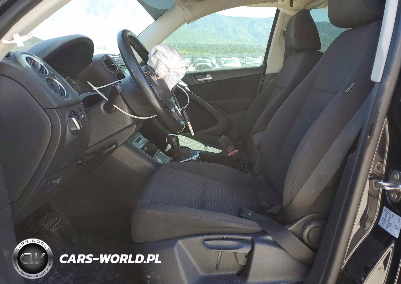 2017 Volkswagen Tiguan S VIN:WVGAV7AX5HK042055 - 7