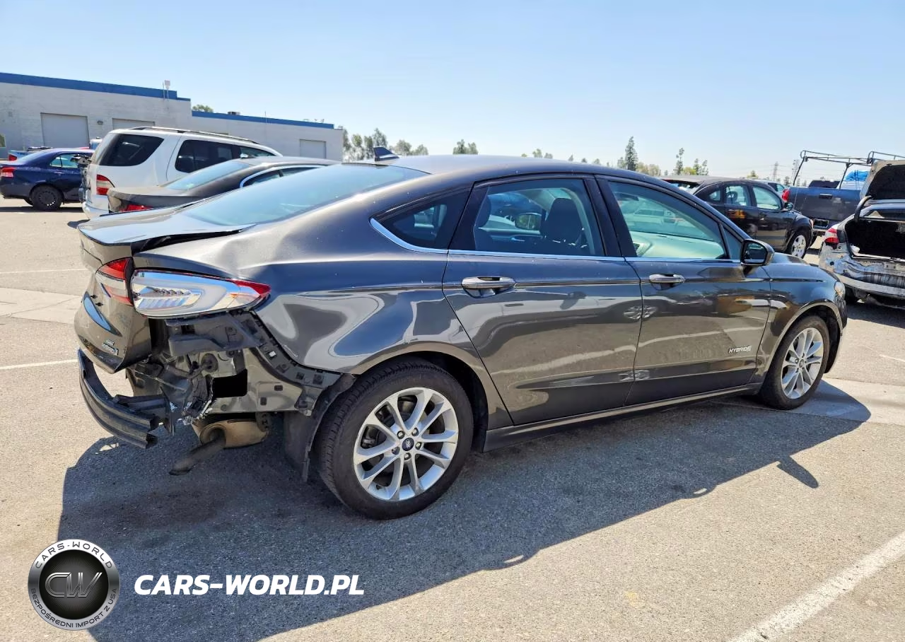 2019 Ford Fusion VIN:3FA6P0LU6KR200099 - 3