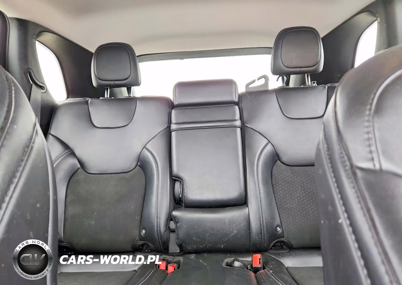 2019 Jeep Cherokee Latitude Plus VIN:1C4PJMLX1KD124477 - 10