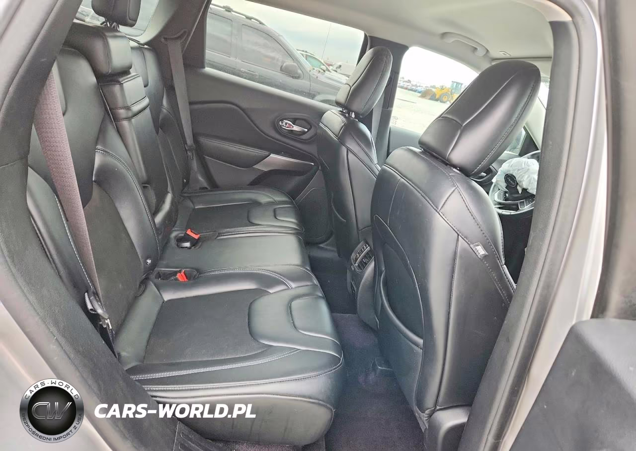 2019 Jeep Cherokee Latitude Plus VIN:1C4PJMLX1KD124477 - 11
