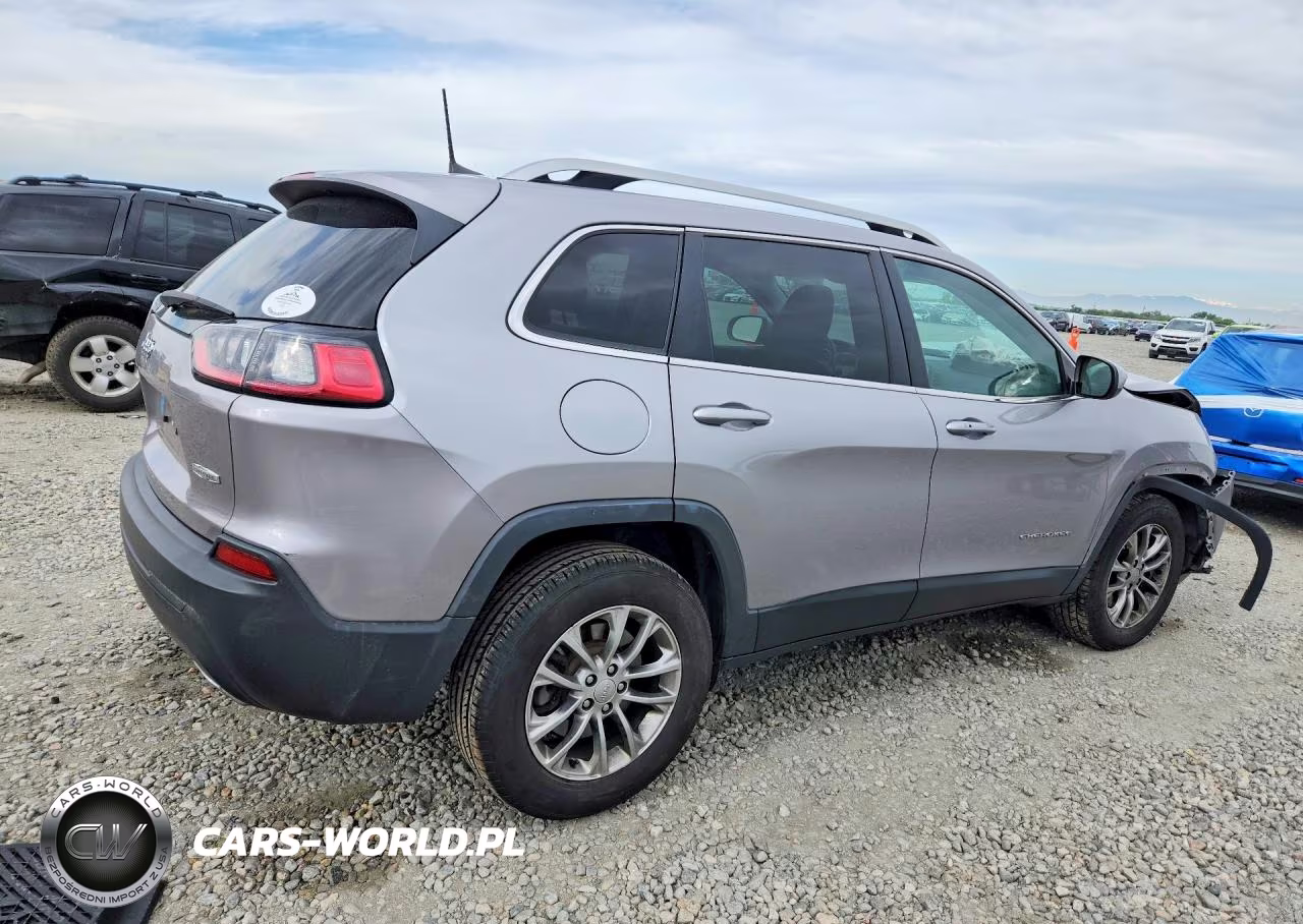 2019 Jeep Cherokee Latitude Plus VIN:1C4PJMLX1KD124477 - 3