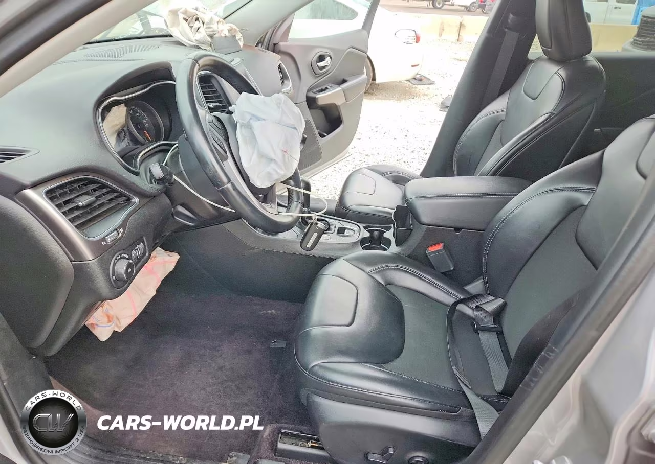 2019 Jeep Cherokee Latitude Plus VIN:1C4PJMLX1KD124477 - 7