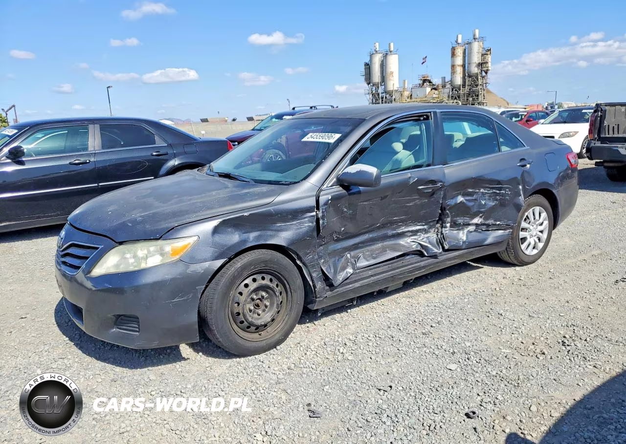 2010 Toyota Camry Le – zdjęcie 1 z 12
