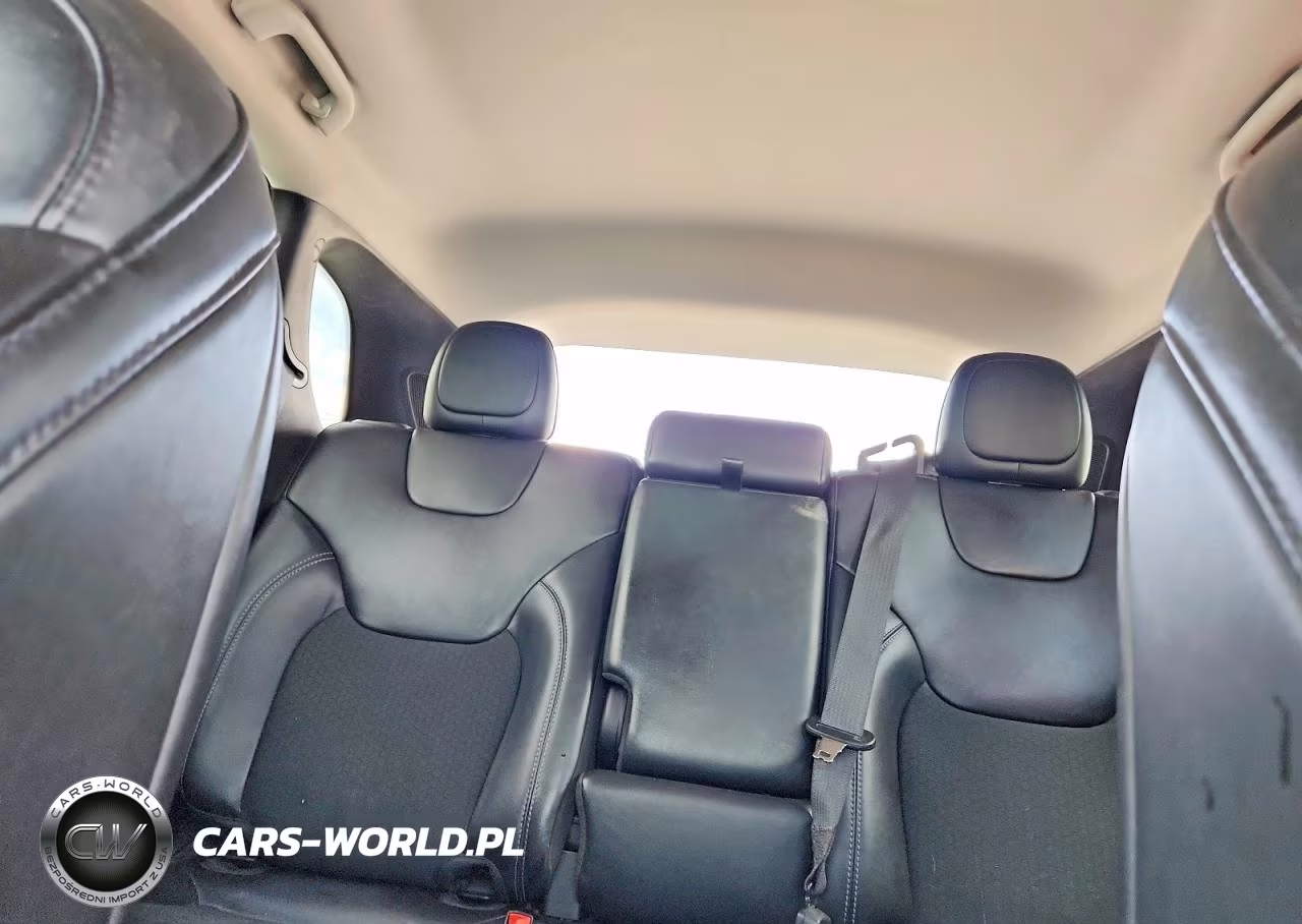 2019 Jeep Cherokee Latitude Plus VIN:1C4PJMLX3KD488884 - 10