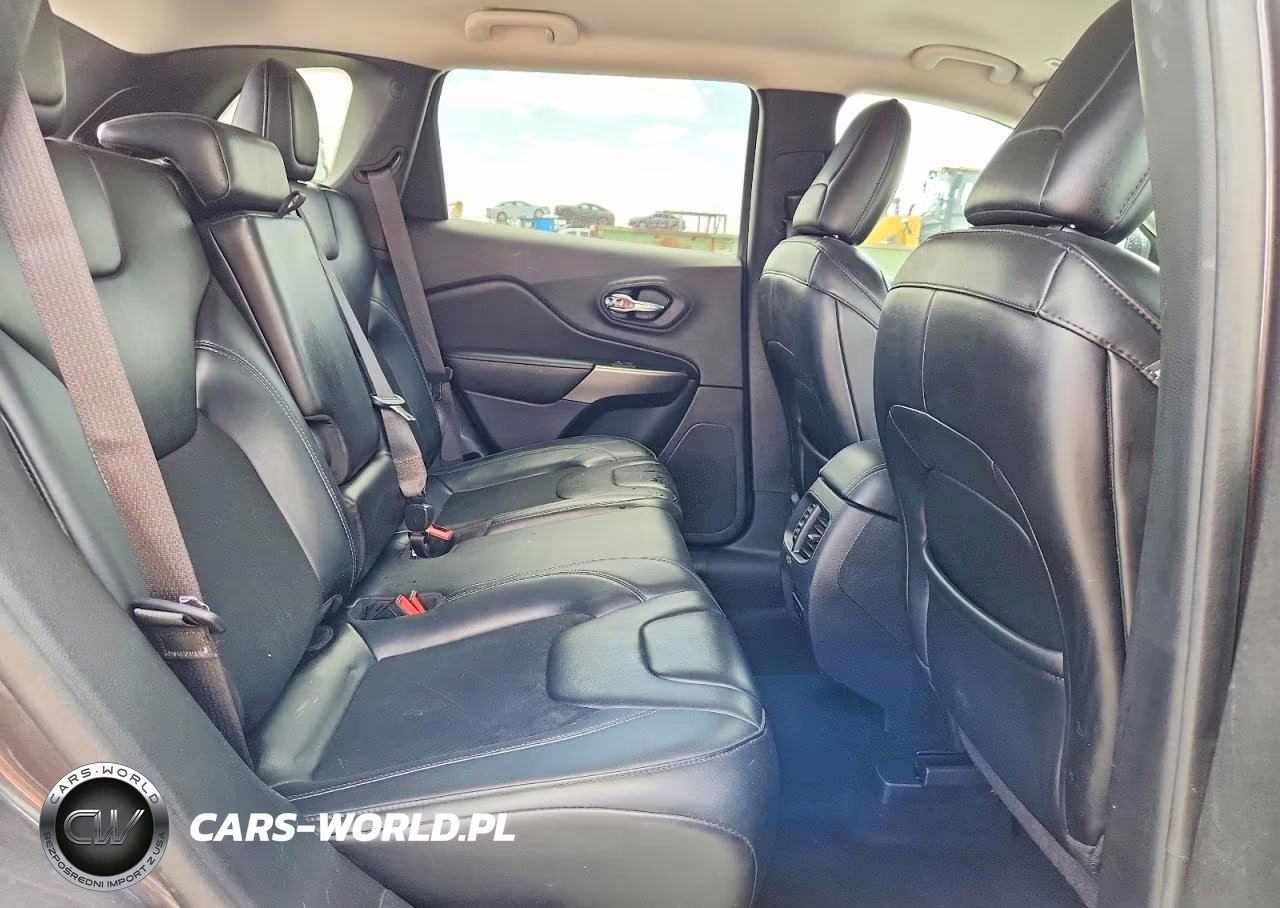 2019 Jeep Cherokee Latitude Plus VIN:1C4PJMLX3KD488884 - 11