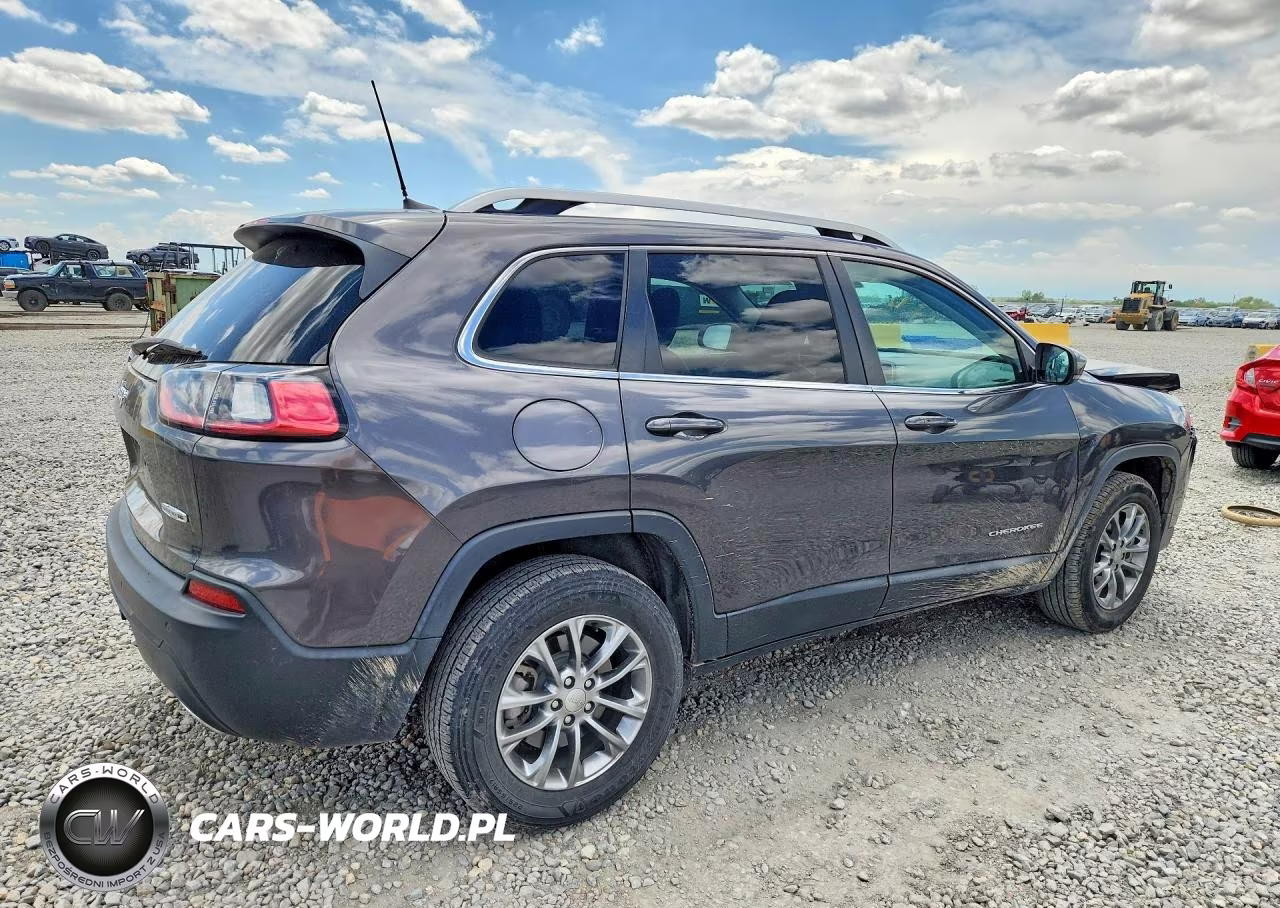 2019 Jeep Cherokee Latitude Plus VIN:1C4PJMLX3KD488884 - 3