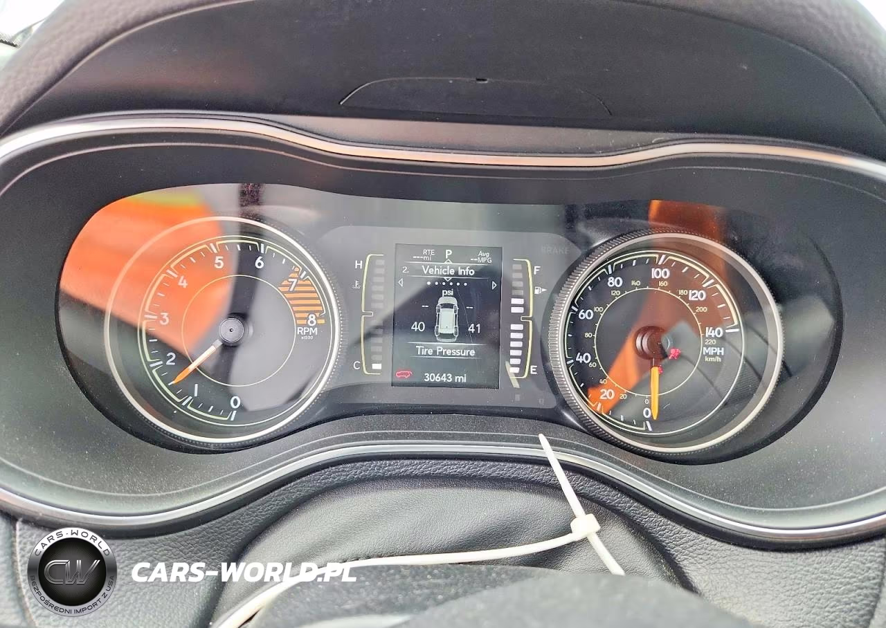 2019 Jeep Cherokee Latitude Plus VIN:1C4PJMLX3KD488884 - 9