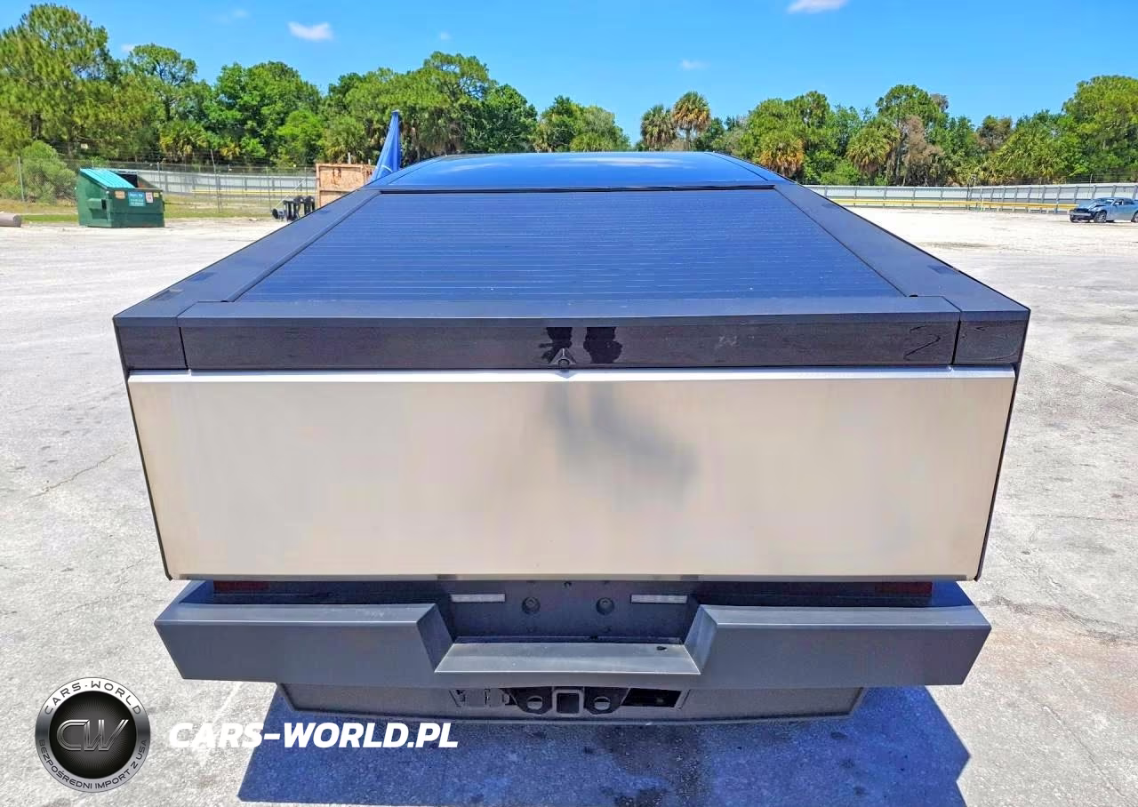 2025 Tesla Cybertruck VIN:7G2CEHED3SA077646 - 6