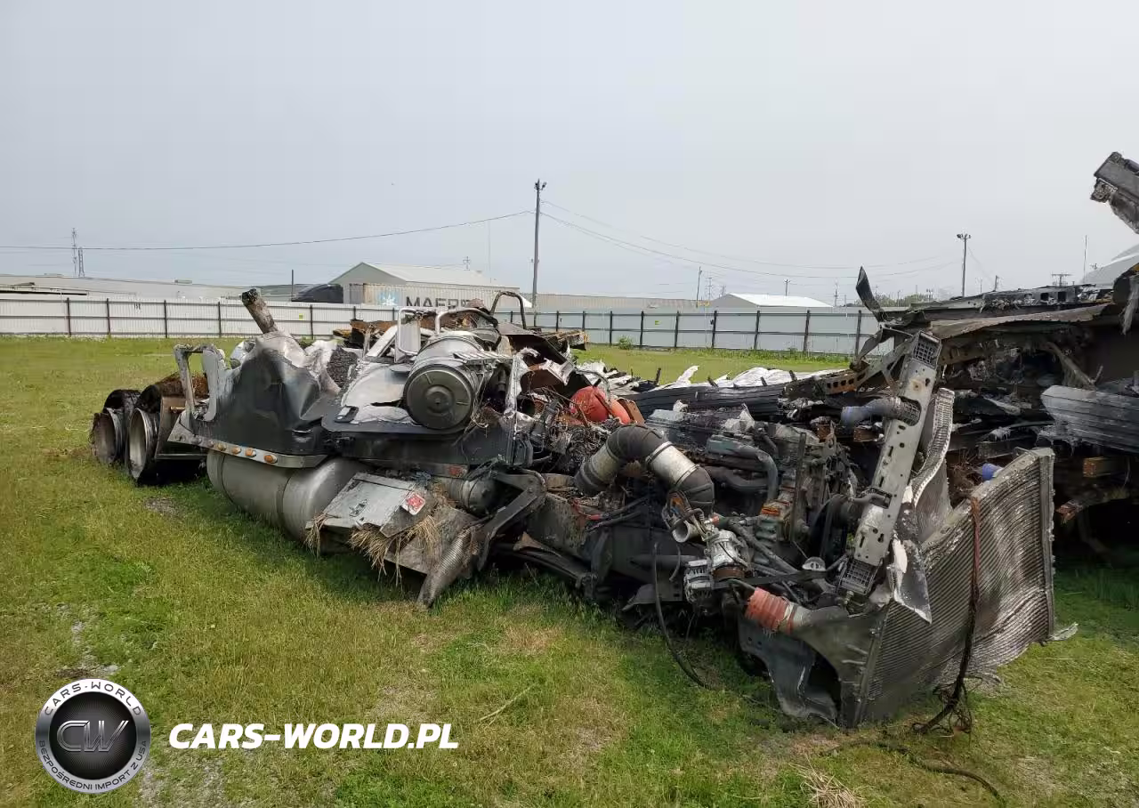 2014 Peterbilt 389 Semi Truck