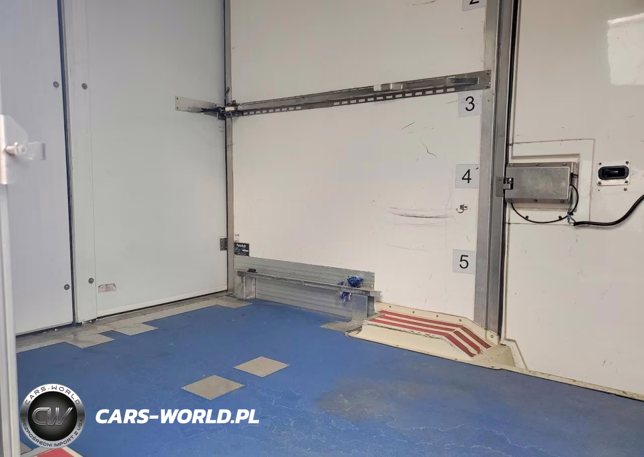 2020 Ford Transit Delivery Truck VIN:1FDBW5Z87LKB24929 - 10