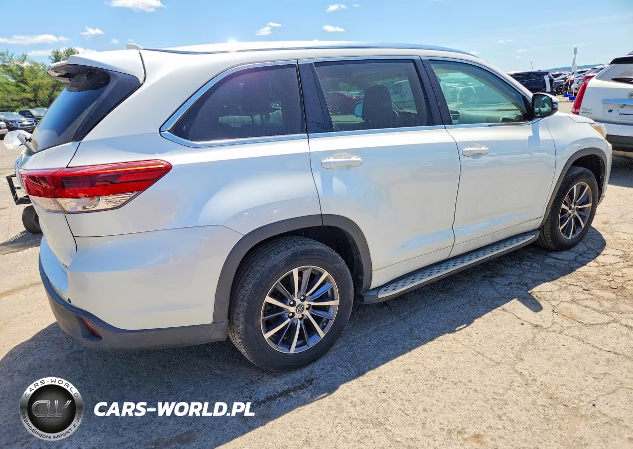 2017 Toyota Highlander Xle VIN:5TDKZRFH5HS193139 - 3