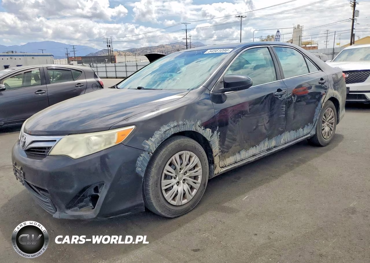 2014 Toyota Camry Le – zdjęcie 1 z 12