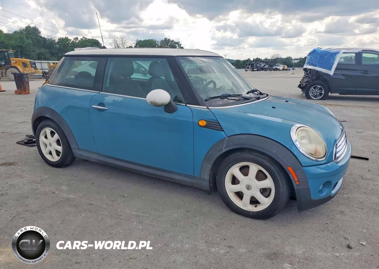 2008 Mini Cooper VIN:WMWMF335X8TT67133 - 4