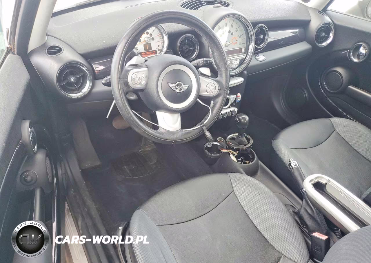 2008 Mini Cooper VIN:WMWMF335X8TT67133 - 8