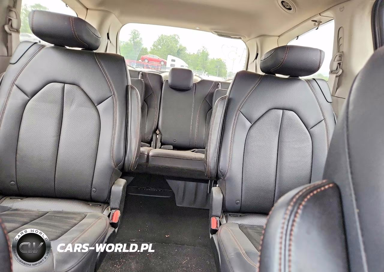 2018 Chrysler Pacifica VIN:2C4RC1BG2JR123546 - 10