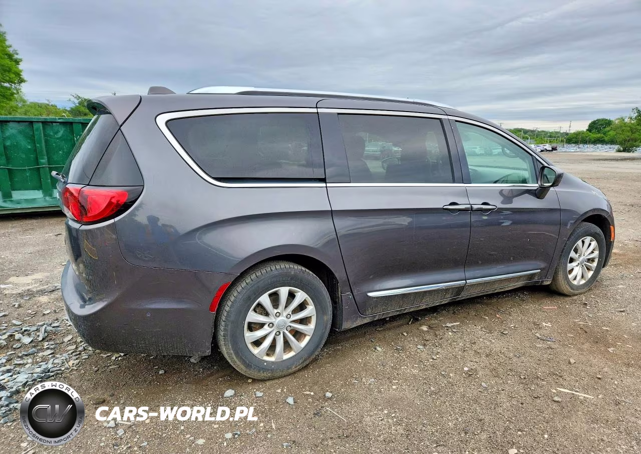 2018 Chrysler Pacifica VIN:2C4RC1BG2JR123546 - 3