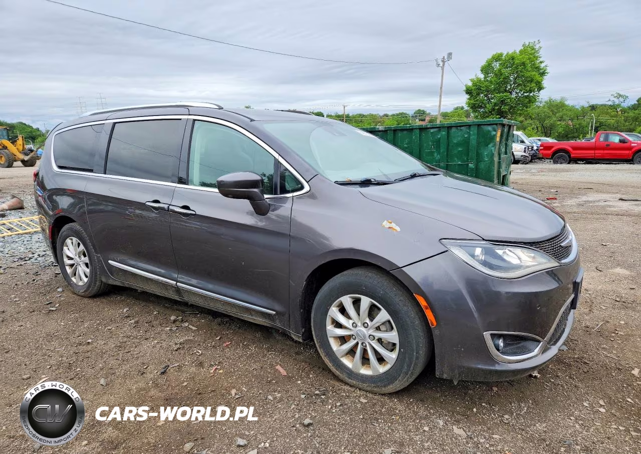 2018 Chrysler Pacifica VIN:2C4RC1BG2JR123546 - 4