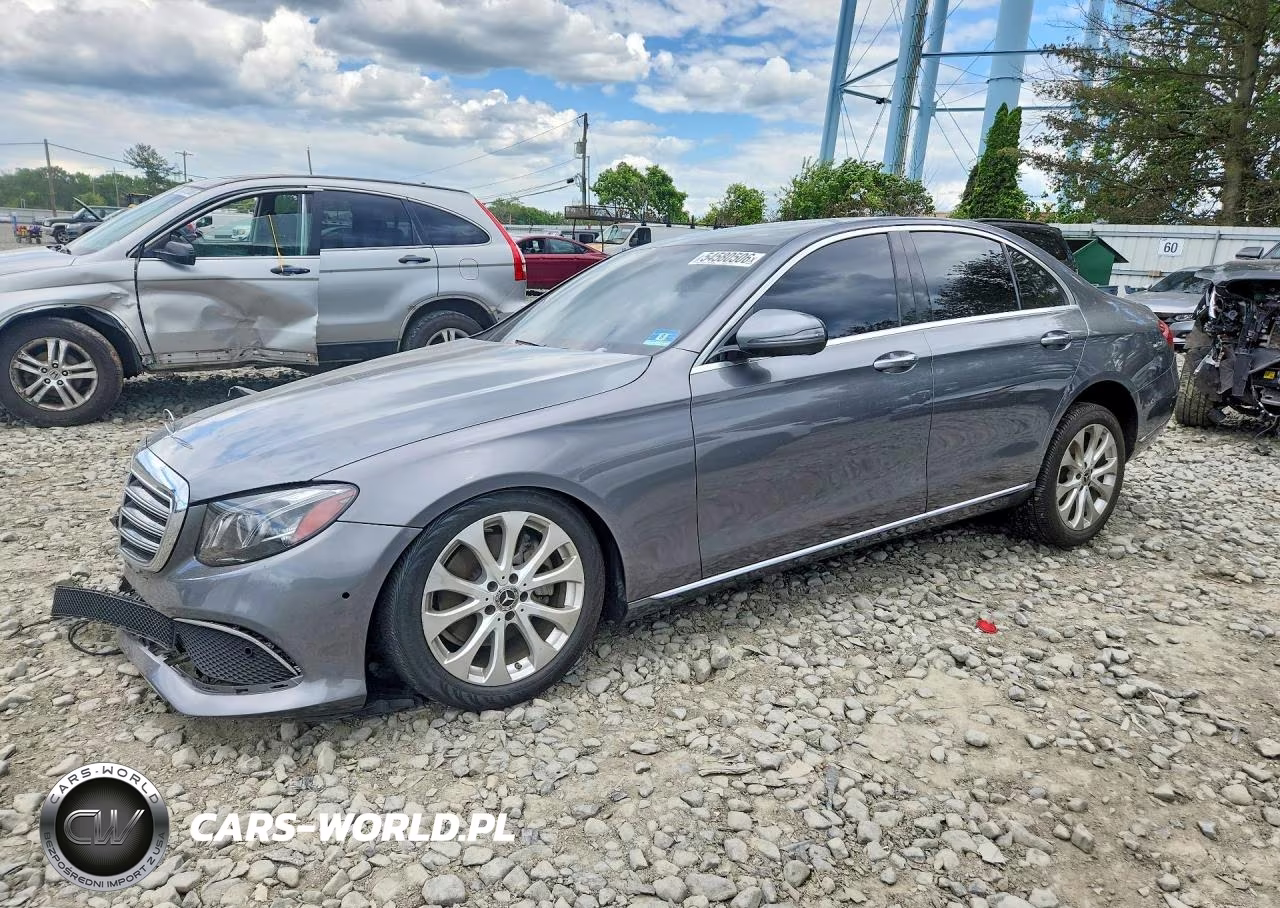 2018 Mercedes-Benz E 300 4Matic VIN:WDDZF4KB4JA310083 - 1