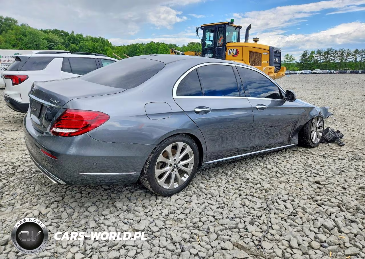 2018 Mercedes-Benz E 300 4Matic VIN:WDDZF4KB4JA310083 - 3