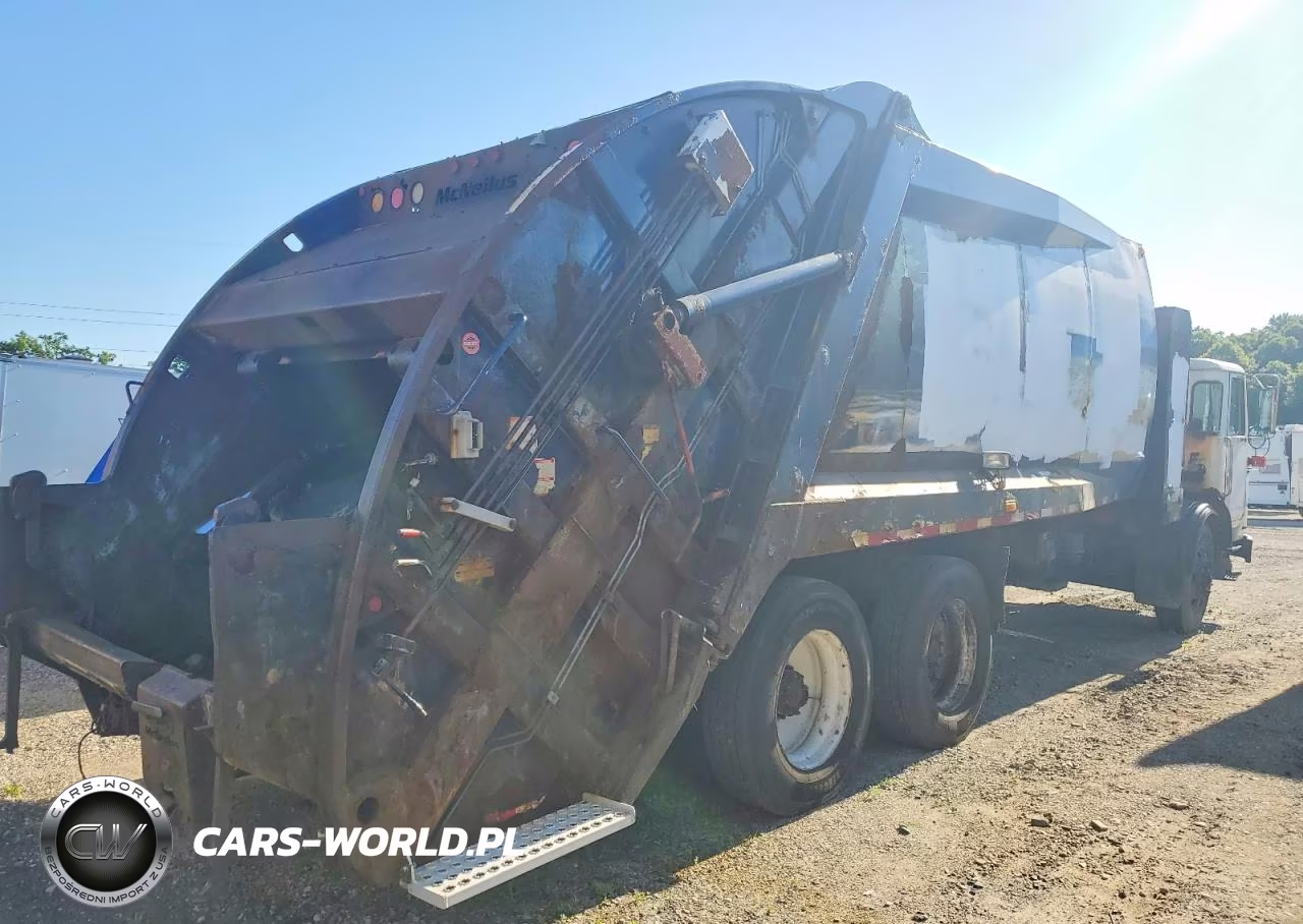 2011 Autocar Xpeditor Refuse Truck VIN:5VCACLLE3BH212855 - 4