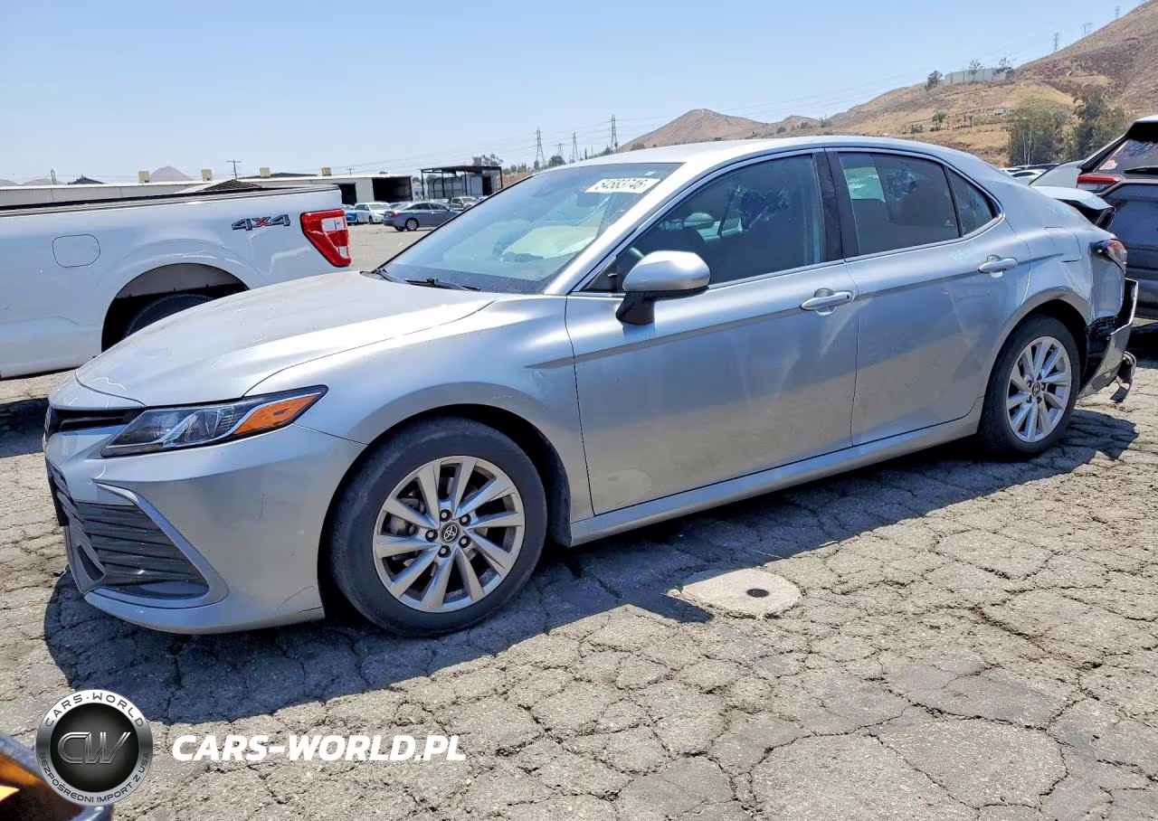 2023 Toyota Camry Le – zdjęcie 1 z 12