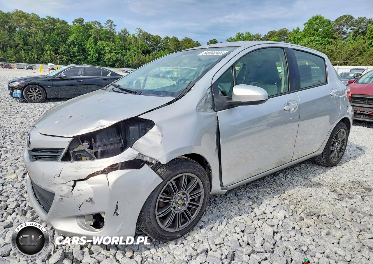 2013 Toyota Yaris 5-Door Le