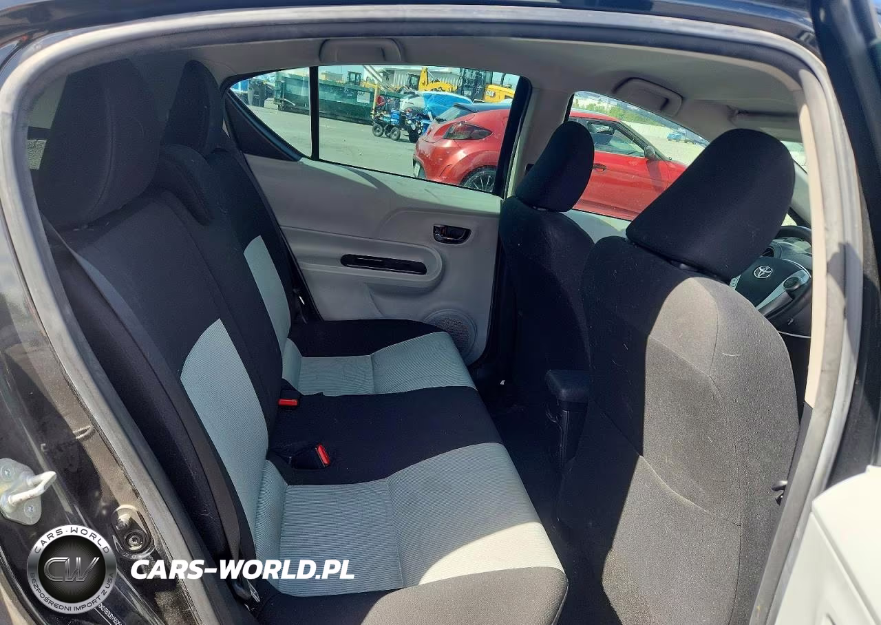 2013 Toyota Prius C Two VIN:JTDKDTB30D1552569 - 10