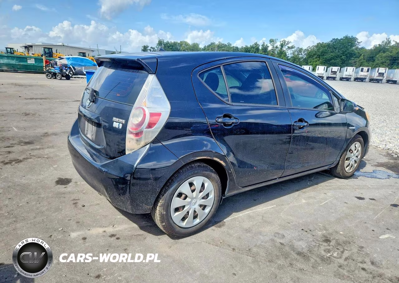 2013 Toyota Prius C Two VIN:JTDKDTB30D1552569 - 3