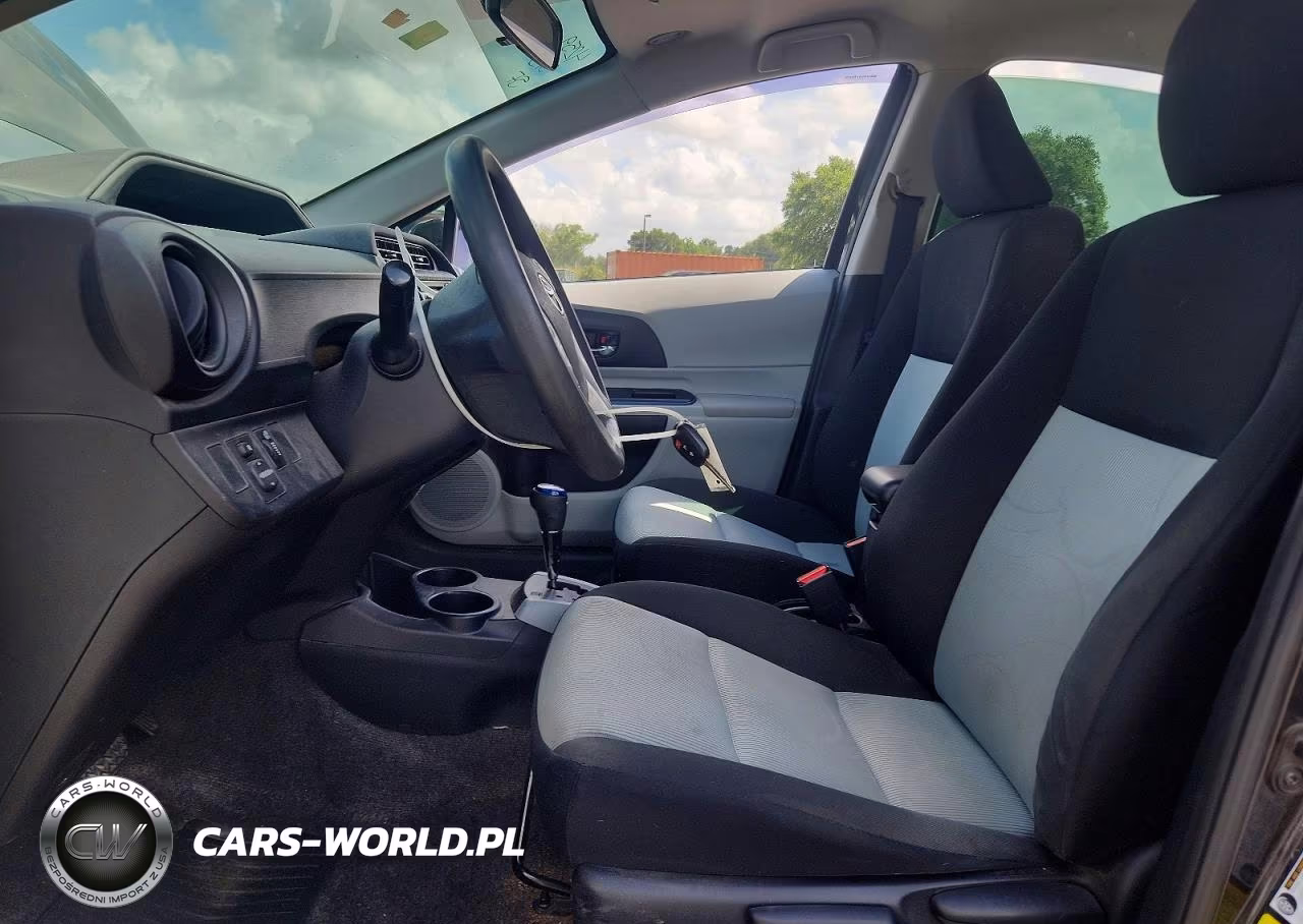 2013 Toyota Prius C Two VIN:JTDKDTB30D1552569 - 7
