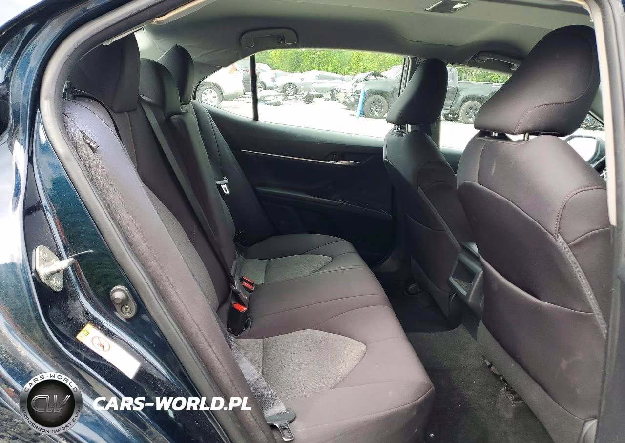 2018 Toyota Camry Le VIN:4T1B11HK2JU584733 - 10