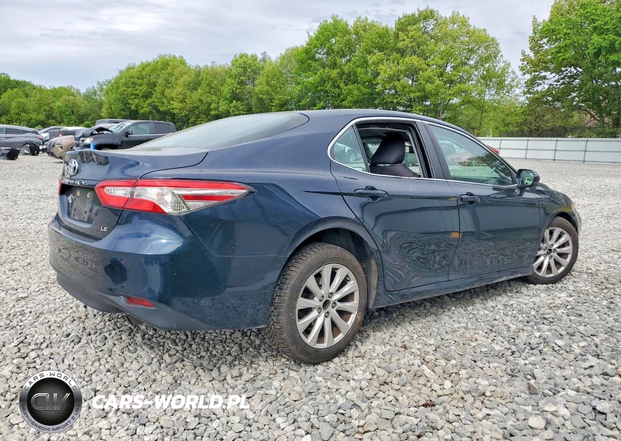 2018 Toyota Camry Le VIN:4T1B11HK2JU584733 - 3