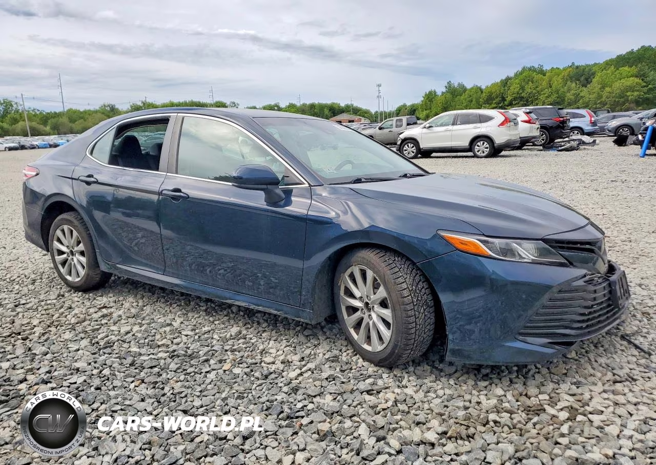 2018 Toyota Camry Le VIN:4T1B11HK2JU584733 - 4