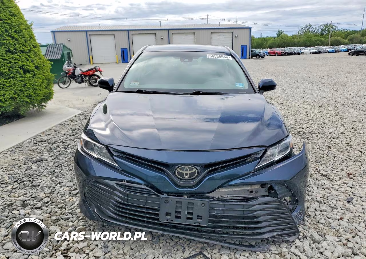 2018 Toyota Camry Le VIN:4T1B11HK2JU584733 - 5