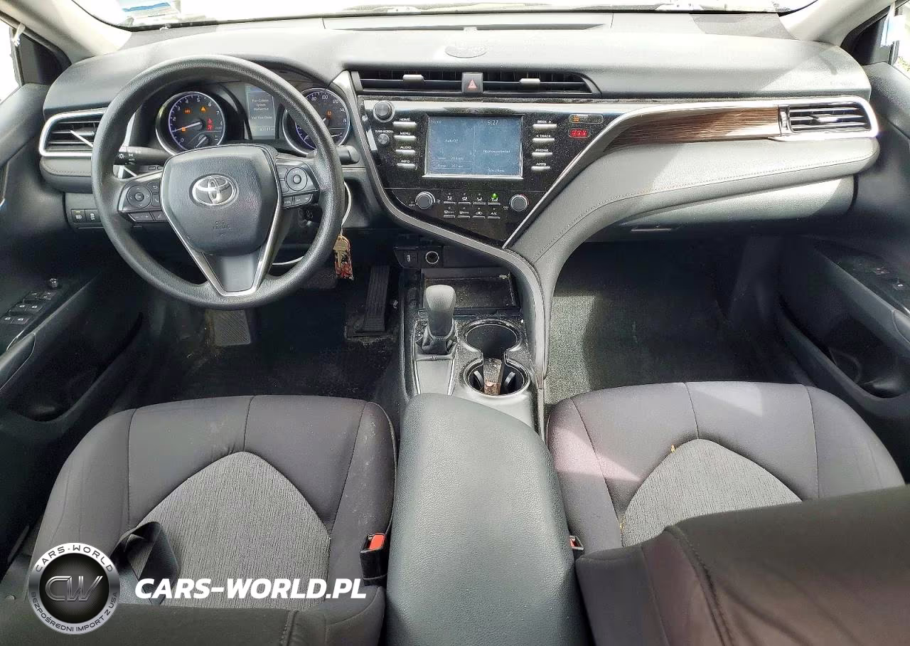 2018 Toyota Camry Le VIN:4T1B11HK2JU584733 - 8