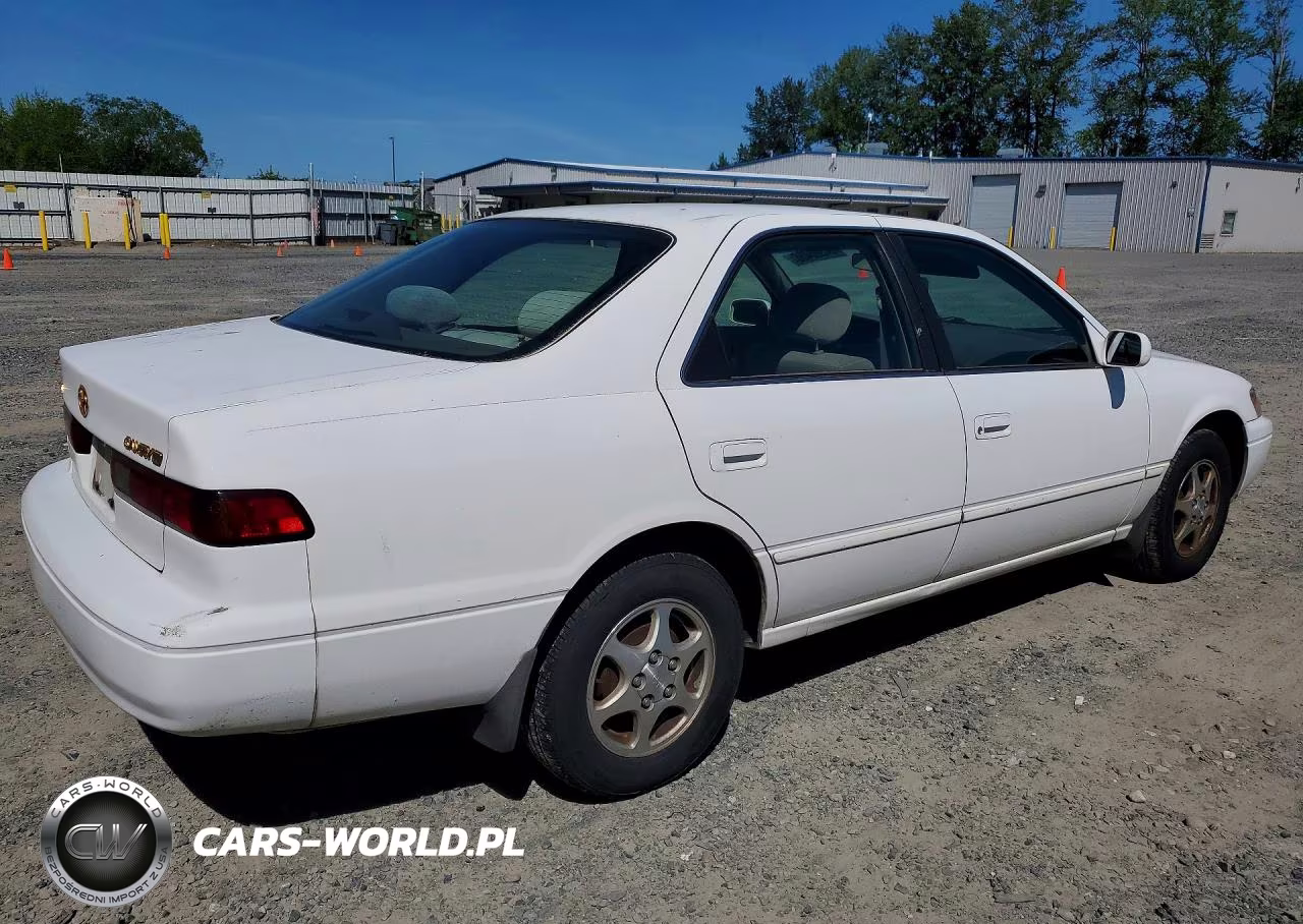 1997 Toyota Camry Le VIN:JT2BG22K9V0073298 - 3
