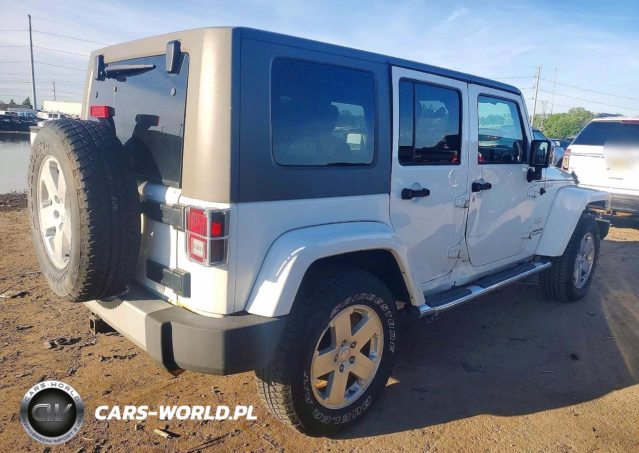 2010 Jeep Wrangler Unlimited Sahara VIN:1J4BA5H13AL214300 - 3