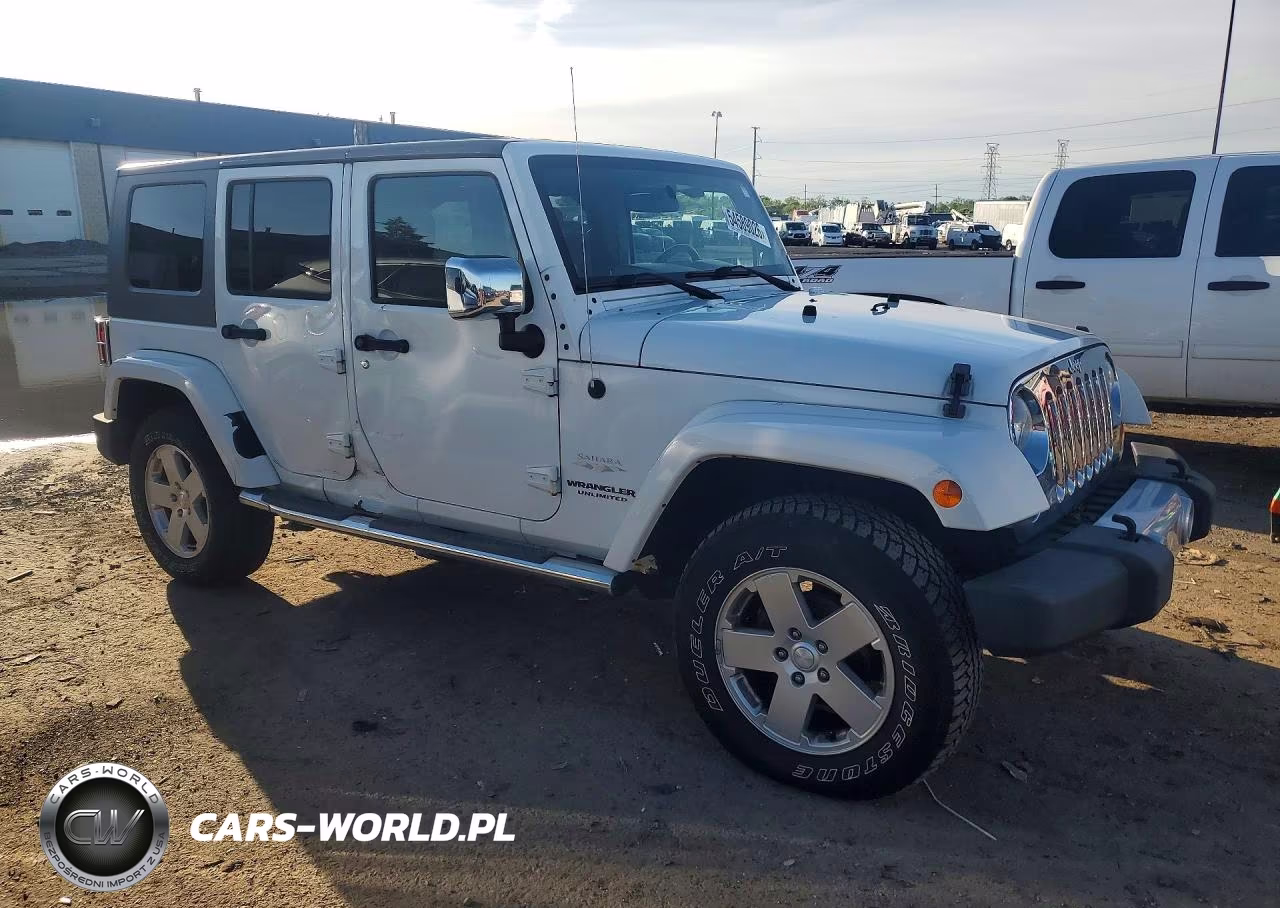2010 Jeep Wrangler Unlimited Sahara VIN:1J4BA5H13AL214300 - 4