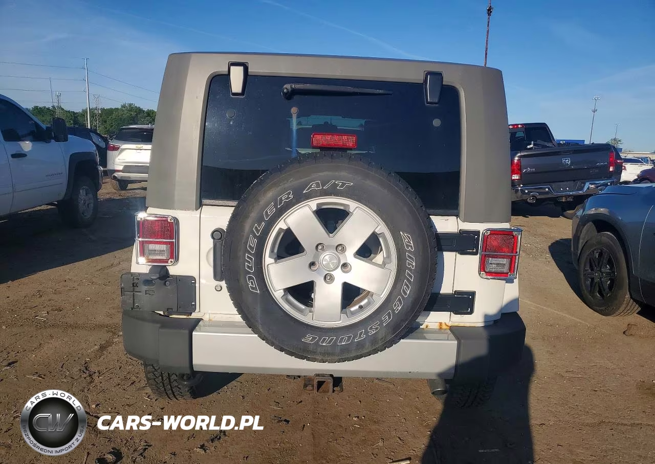 2010 Jeep Wrangler Unlimited Sahara VIN:1J4BA5H13AL214300 - 6