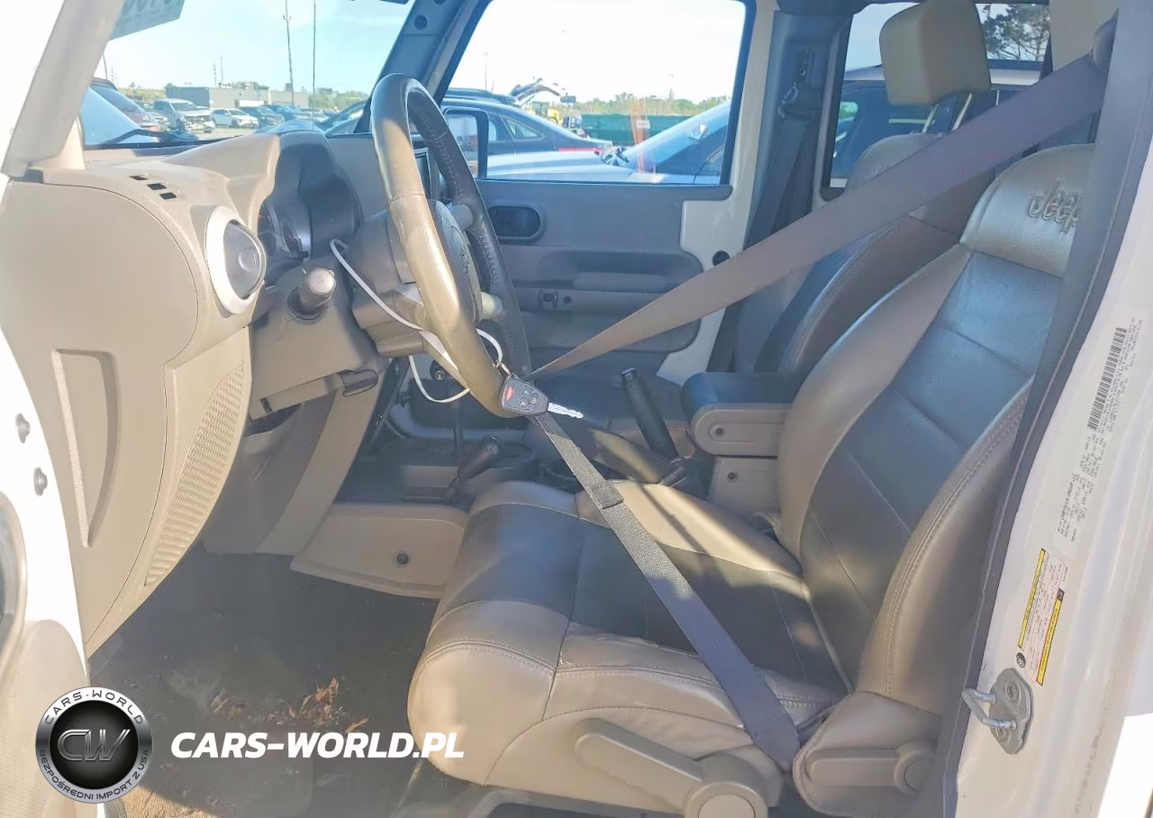 2010 Jeep Wrangler Unlimited Sahara VIN:1J4BA5H13AL214300 - 7