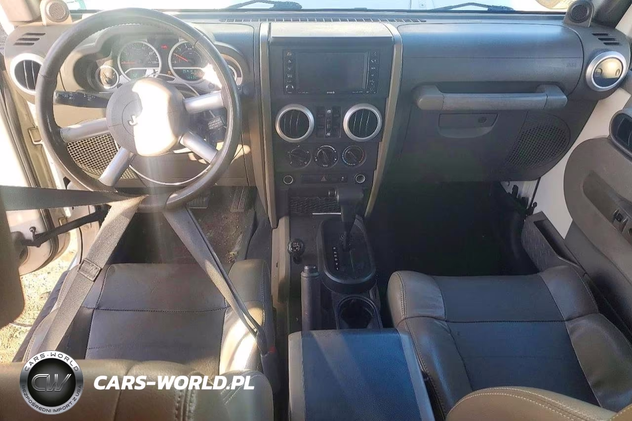 2010 Jeep Wrangler Unlimited Sahara VIN:1J4BA5H13AL214300 - 8