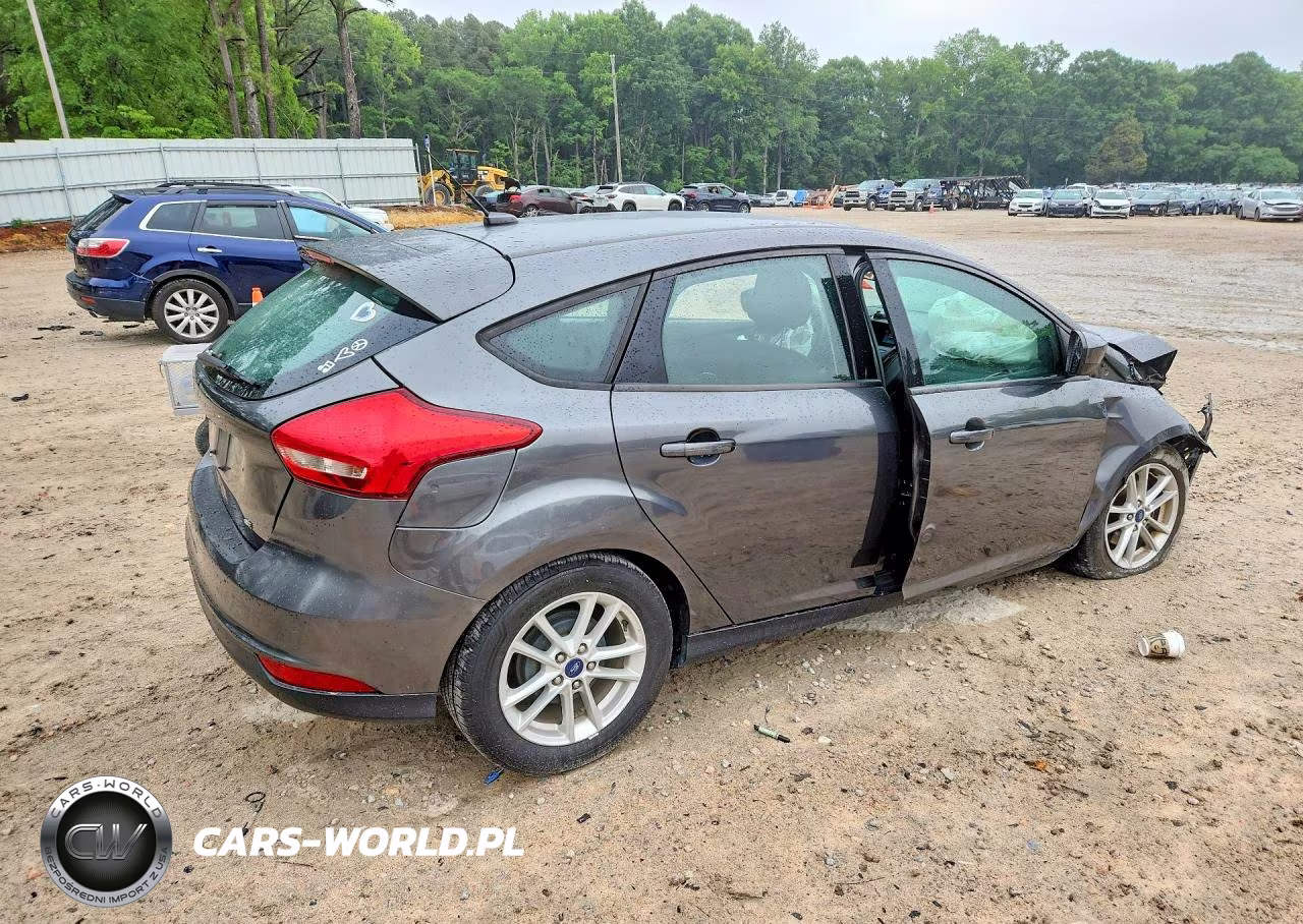 2018 Ford Focus Se VIN:1FADP3K25JL294921 - 3