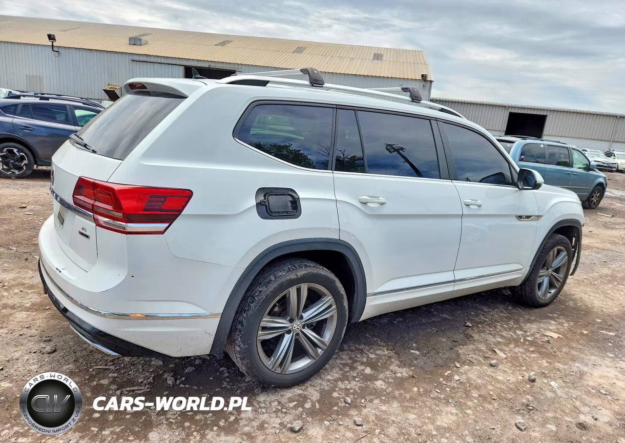 2018 Volkswagen Atlas Se VIN:1V2PR2CA8JC572923 - 3
