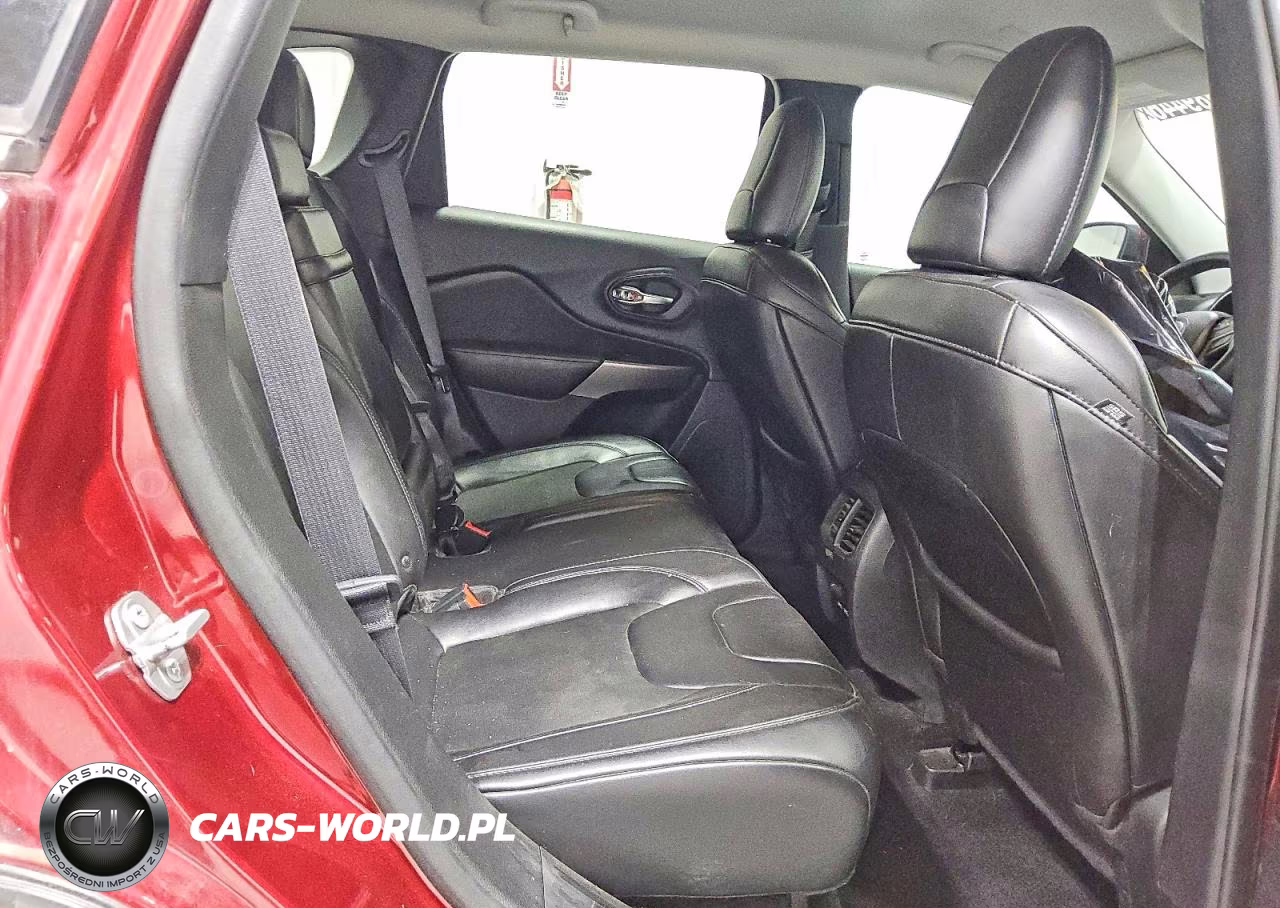 2019 Jeep Cherokee Latitude Plus VIN:1C4PJMLN3KD224384 - 11
