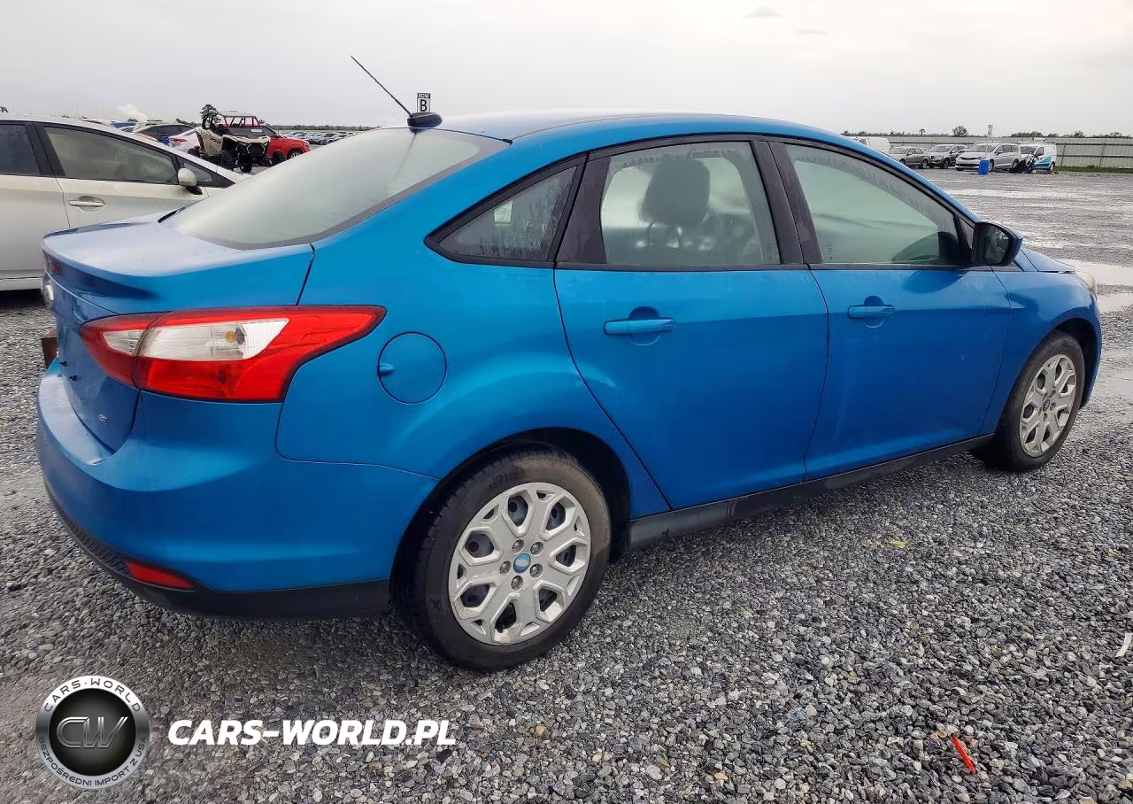 2012 Ford Focus Se VIN:1FAHP3F20CL205822 - 3