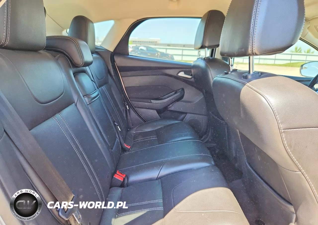 2012 Ford Focus Titanium VIN:1FAHP3N21CL480228 - 10
