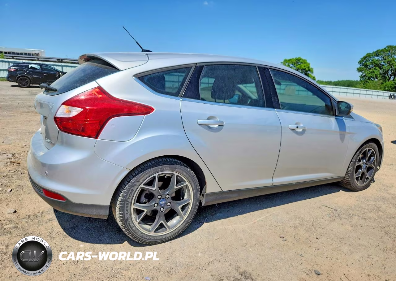 2012 Ford Focus Titanium VIN:1FAHP3N21CL480228 - 3
