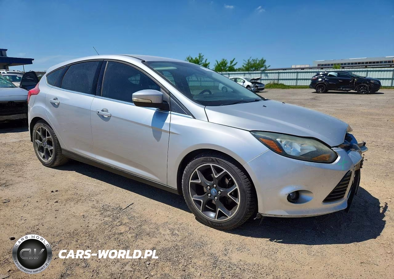 2012 Ford Focus Titanium VIN:1FAHP3N21CL480228 - 4